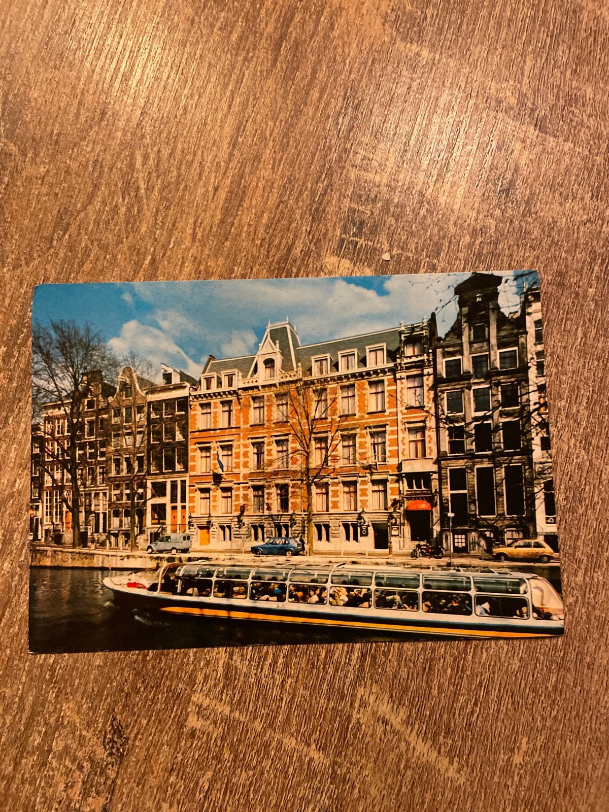 Vintage Ansichtkaart Amsterdam - Gracht met rondvaartboot, Ophalen of Verzenden, 1960 tot 1980, Ongelopen, Noord-Holland