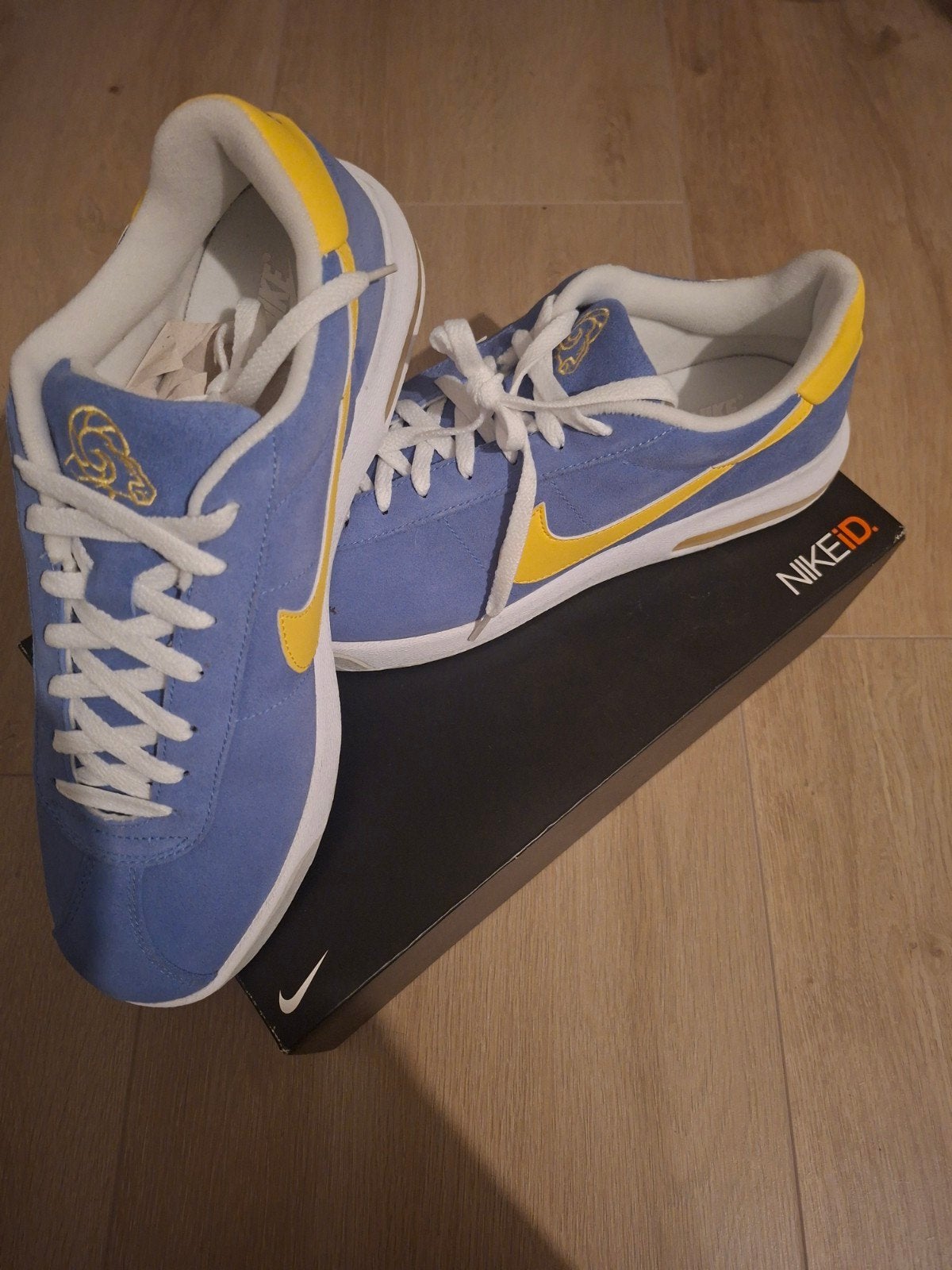 Nike ID Sneakers Maat 46 - Blauw/Geel met Ram logo, Blauw, Nike, Nieuw, Ophalen of Verzenden