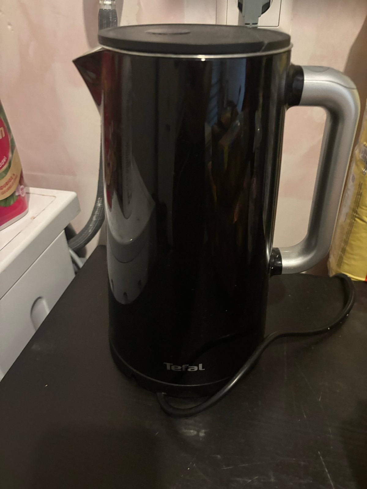 Gratis Tefal waterkoker - Zwart, gebruikt, Witgoed en Apparatuur, Waterkokers, 1 tot 2 liter, Ophalen, Gebruikt, Draadloos