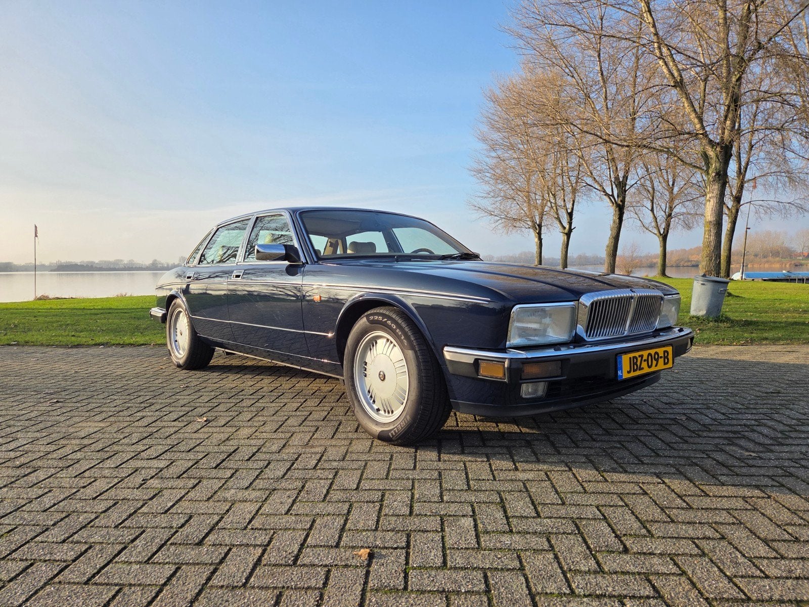 Daimler Double Six 6.0 V12 (1994), Auto's, Automaat, Achterwielaandrijving, Beige, 1885 kg