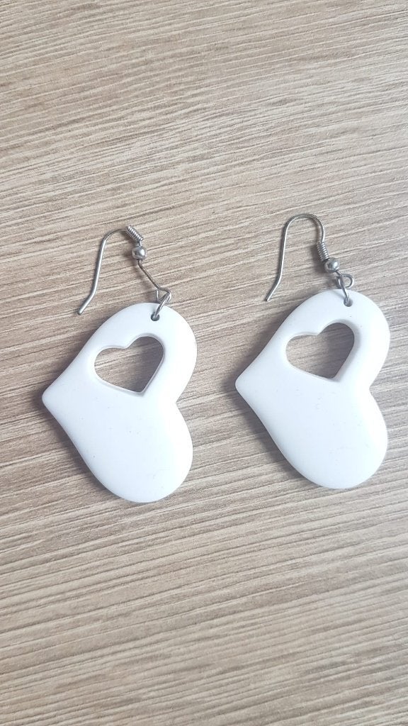 Witte hartjes oorbellen, Sieraden, Tassen en Uiterlijk, Oorbellen, Overige materialen, Hangers, Verzenden, Wit