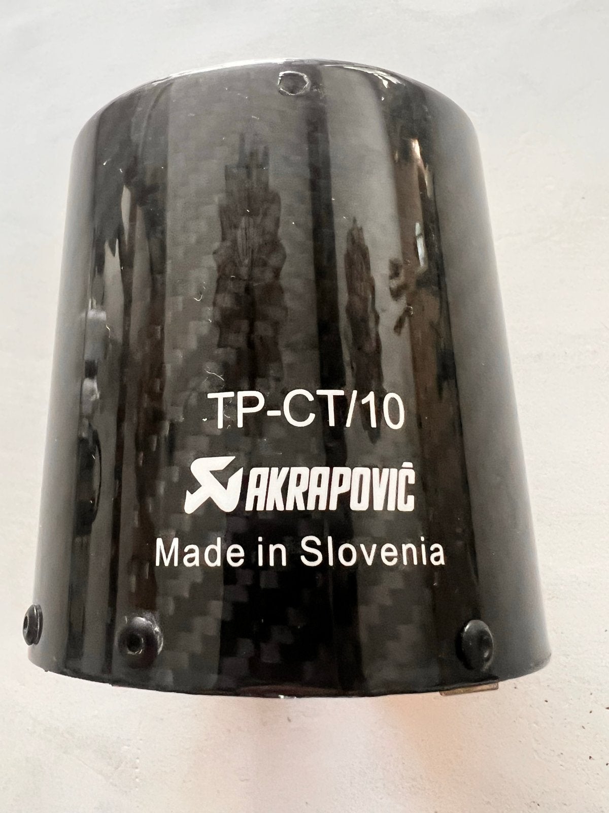 Foto 2 van Origineel Akrapovič carbon uitlaatsierstuk TP-CT/10