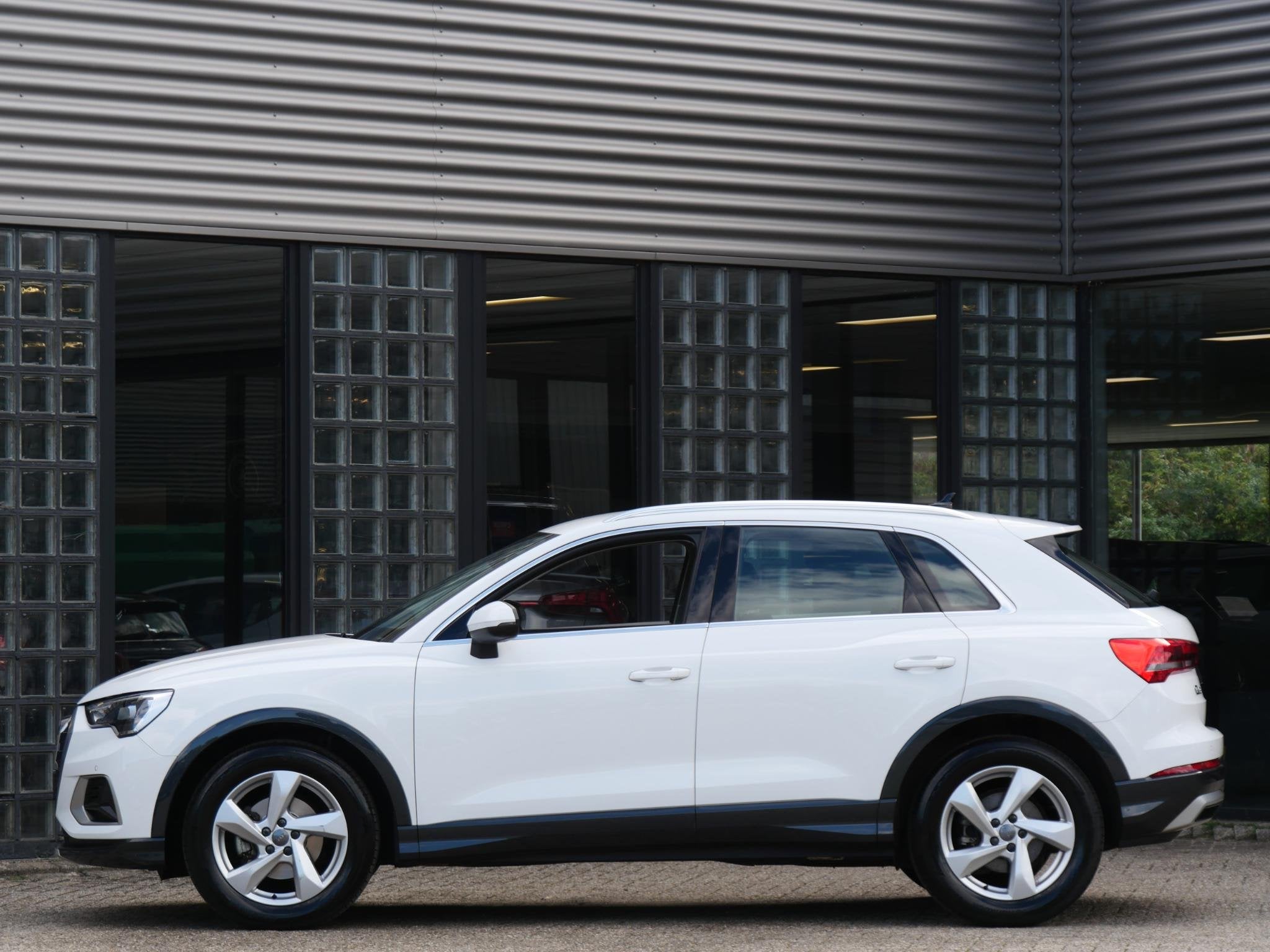 Foto 3 van Audi Q3 35TFSi BUSINESS ED/ ADAPTIVE CRUISE/ CARPLAY/ STOELV