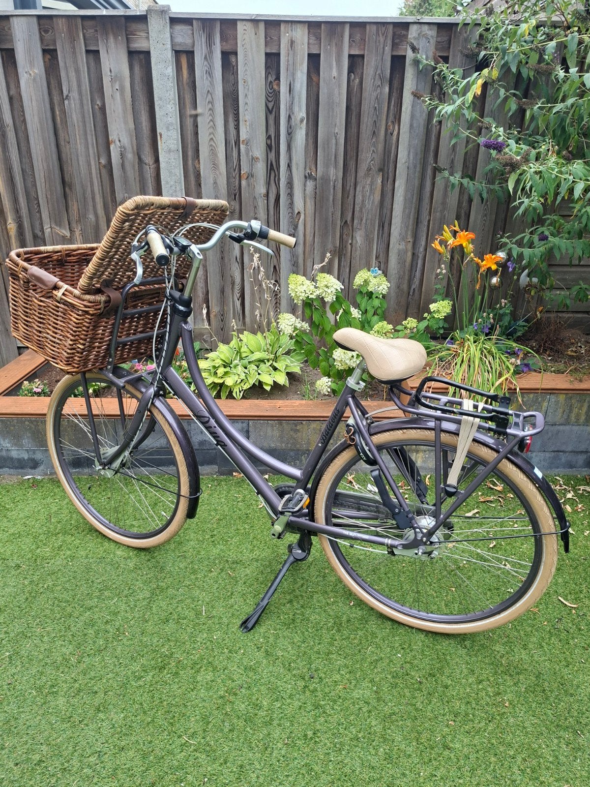 Batavus Diva Damesfiets met Mand, 28 inch -Zo goed als nieuw, Fietsen en Brommers, Ophalen, Versnellingen, Batavus, 56 cm of meer