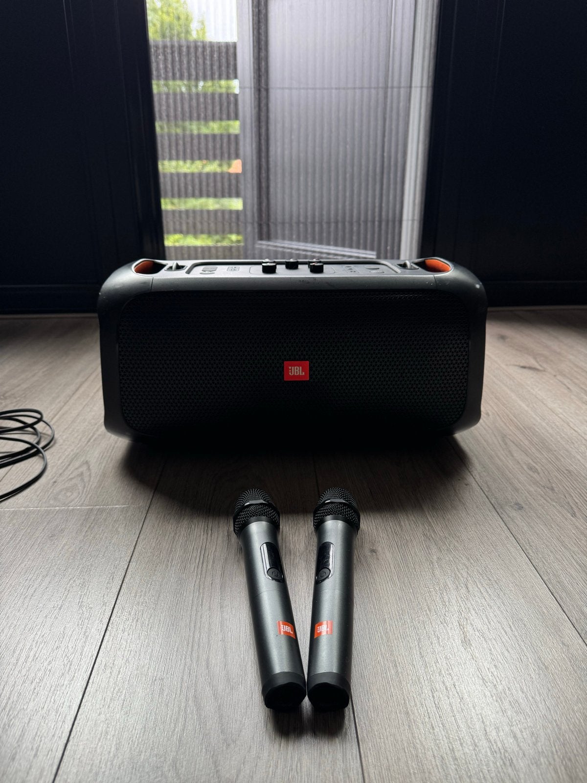 JBL Partybox On-The-Go met 2 microfoons, Audio, Tv en Foto, Karaoke-apparatuur, Ophalen of Verzenden, Zo goed als nieuw, Complete set