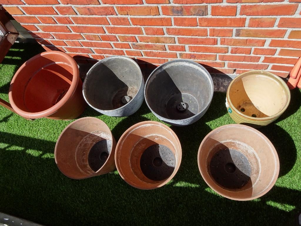 7 grote bloempotten, Tuin en Terras, Bloempotten, Kunststof, Gebruikt, Rond, Minder dan 40 cm