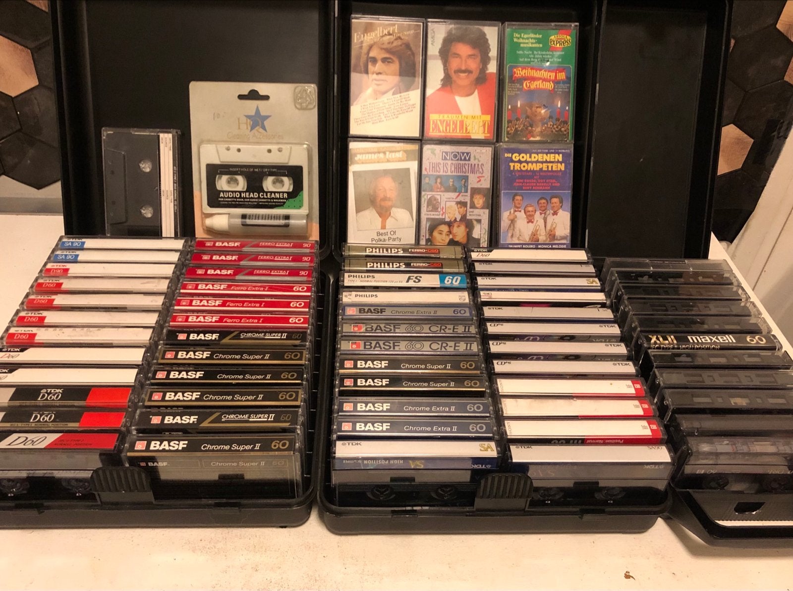 60 Vintage Cassettebandjes met 3 Koffertjes - Koopje!, Overige genres, Ophalen of Verzenden, Zo goed als nieuw, Voorbespeeld