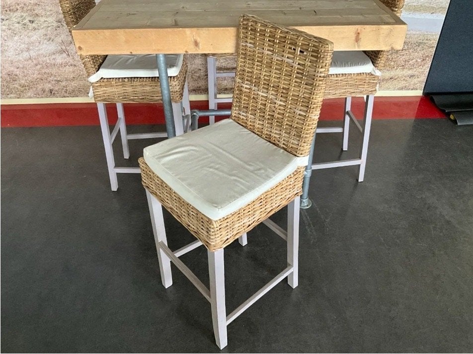 Rotan barkrukken met kussens, Huis en Inrichting, Barkrukken, Ophalen, Gebruikt, Hout, 90 cm of meer