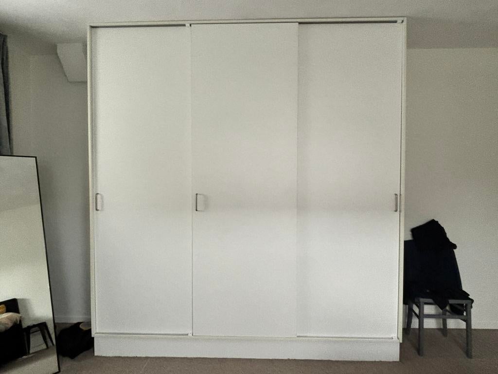 Grote praktische kledingkast zware kwaliteit, Ophalen, Met deur(en), 200 cm of meer, Zo goed als nieuw