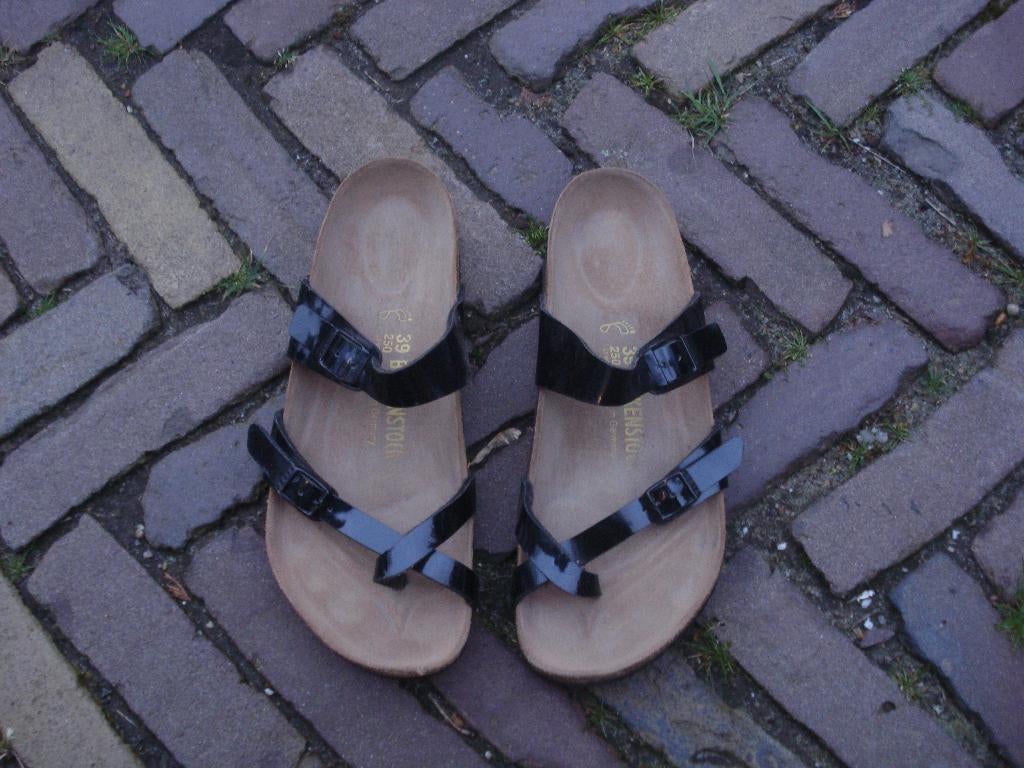 MAYARI ZWART LAK BIRKENSTOCKS 39 GRATIS VERZENDING PER POST, Slippers, Verzenden, Zwart, Nieuw