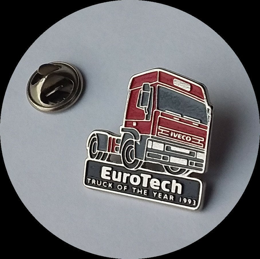 IVECO EUROTECH pin, rood, Ophalen of Verzenden, Zo goed als nieuw, Transport, Speldje of Pin