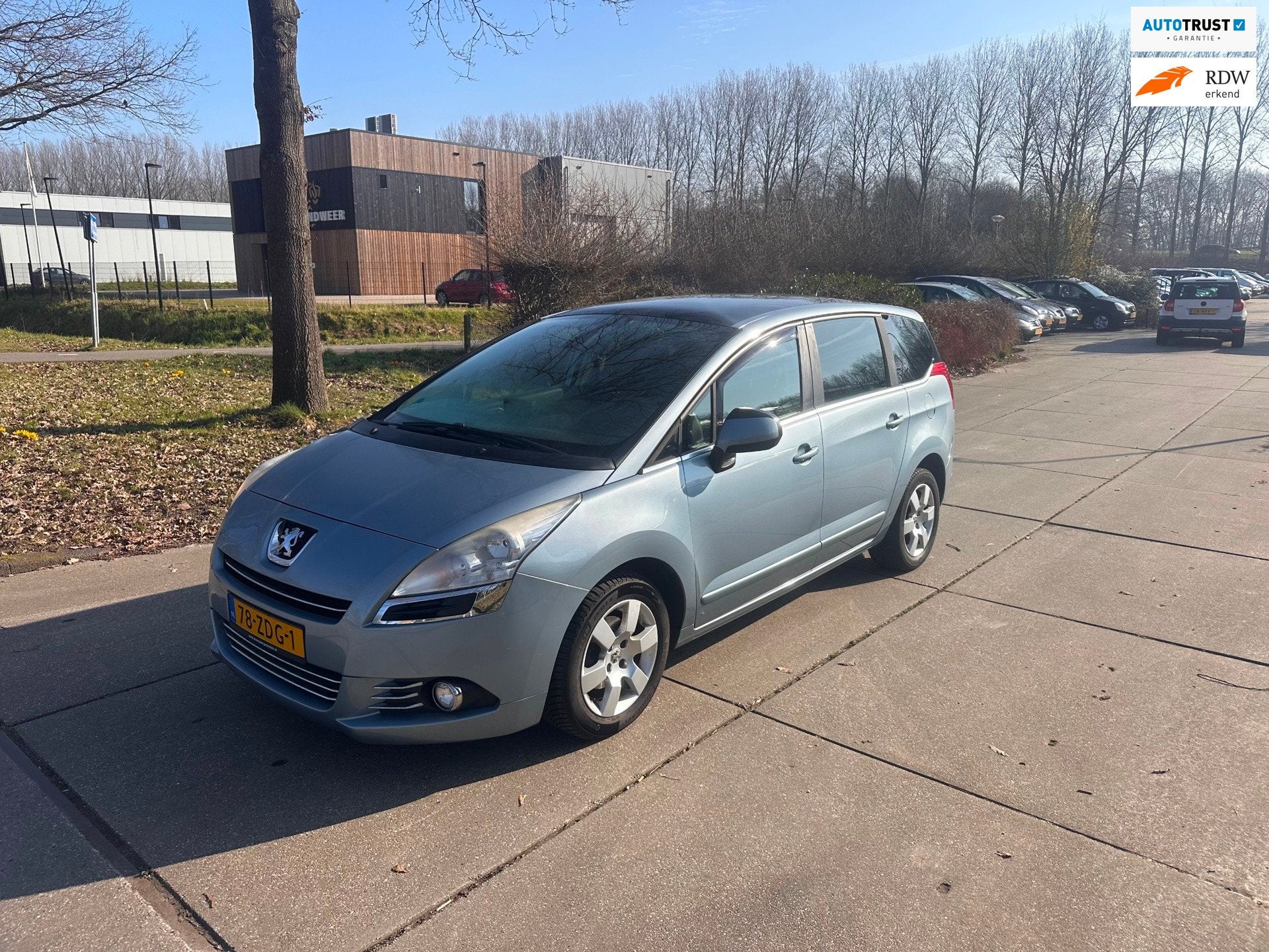 Peugeot 5008 1.6 e-HDi Blue Lease 5p Automaat.Navi.Clima, Auto's, Euro 5, Gebruikt, 4 cilinders, Blauw