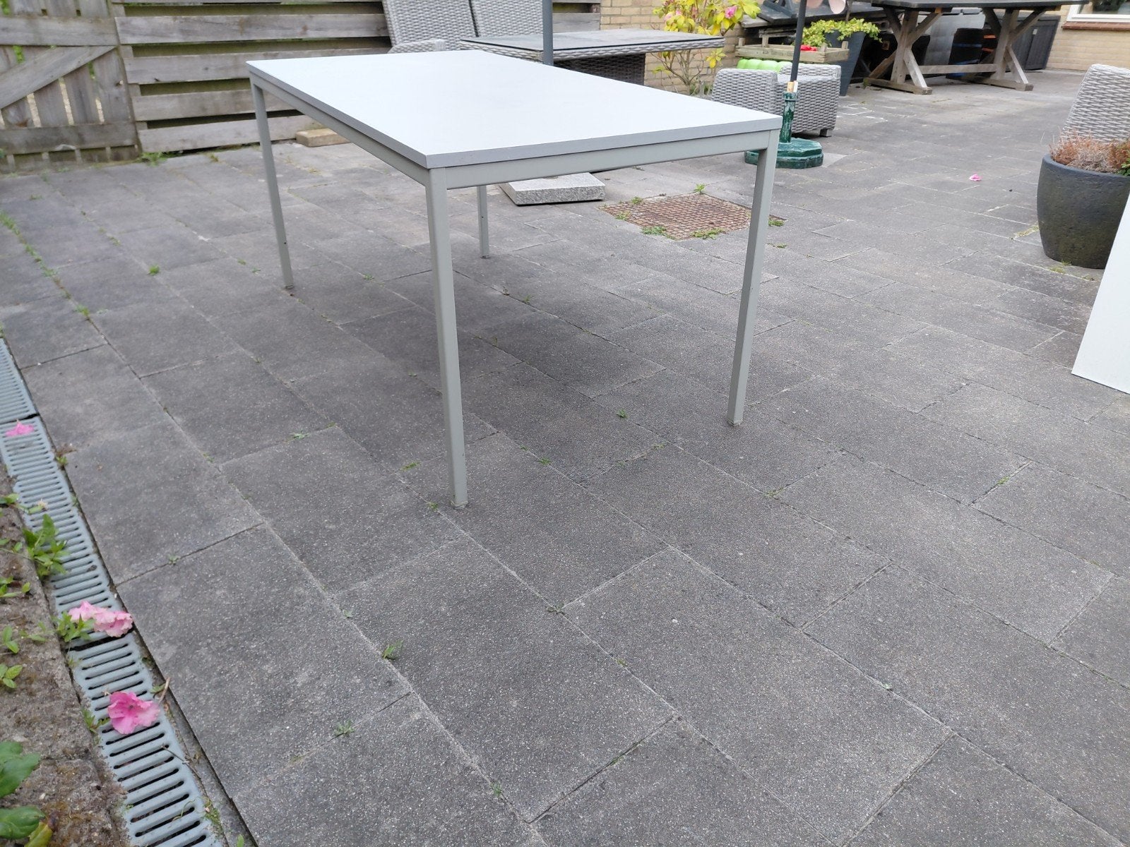 kantoor, Huis en Inrichting, Bureaus, Gebruikt, Schoolbureau, Overige merken, Metaal, Grijs, Demontabel, Ophalen of Verzenden