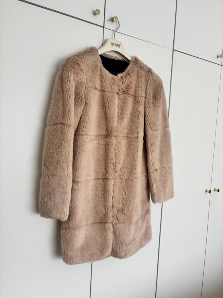 Zara beige bontjas maat 36 ZGAN, Kleding | Dames, Ophalen of Verzenden, Zo goed als nieuw, Maat 36 (S), Beige