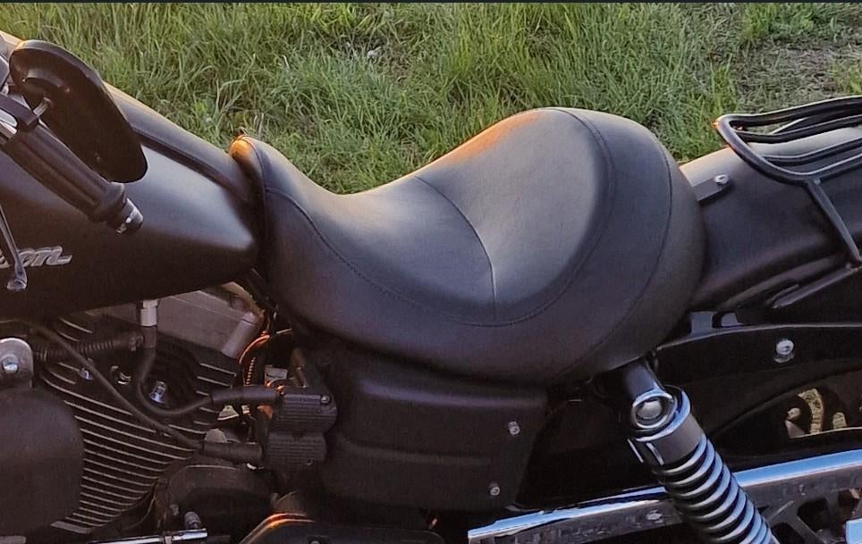 Harley Davidson - reduced reach zadel - dyna, Motoren, Onderdelen | Harley-Davidson, Gebruikt, Ophalen of Verzenden