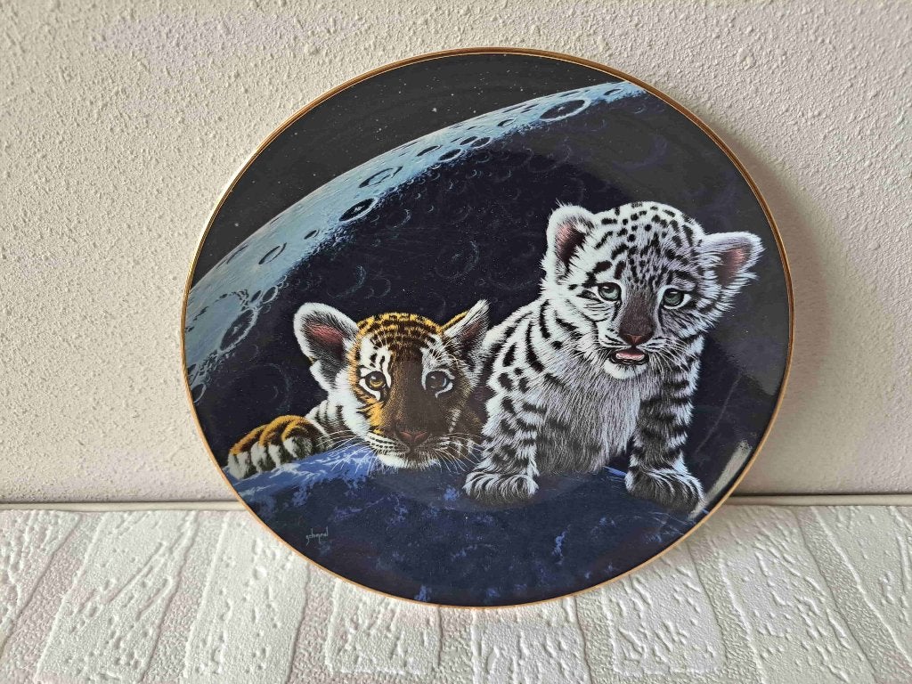 Sneeuwpanters Total Eclipse, Franklin Mint Wandbord D21cm, Ophalen of Verzenden, Zo goed als nieuw, Porselein, Bord of Schaal
