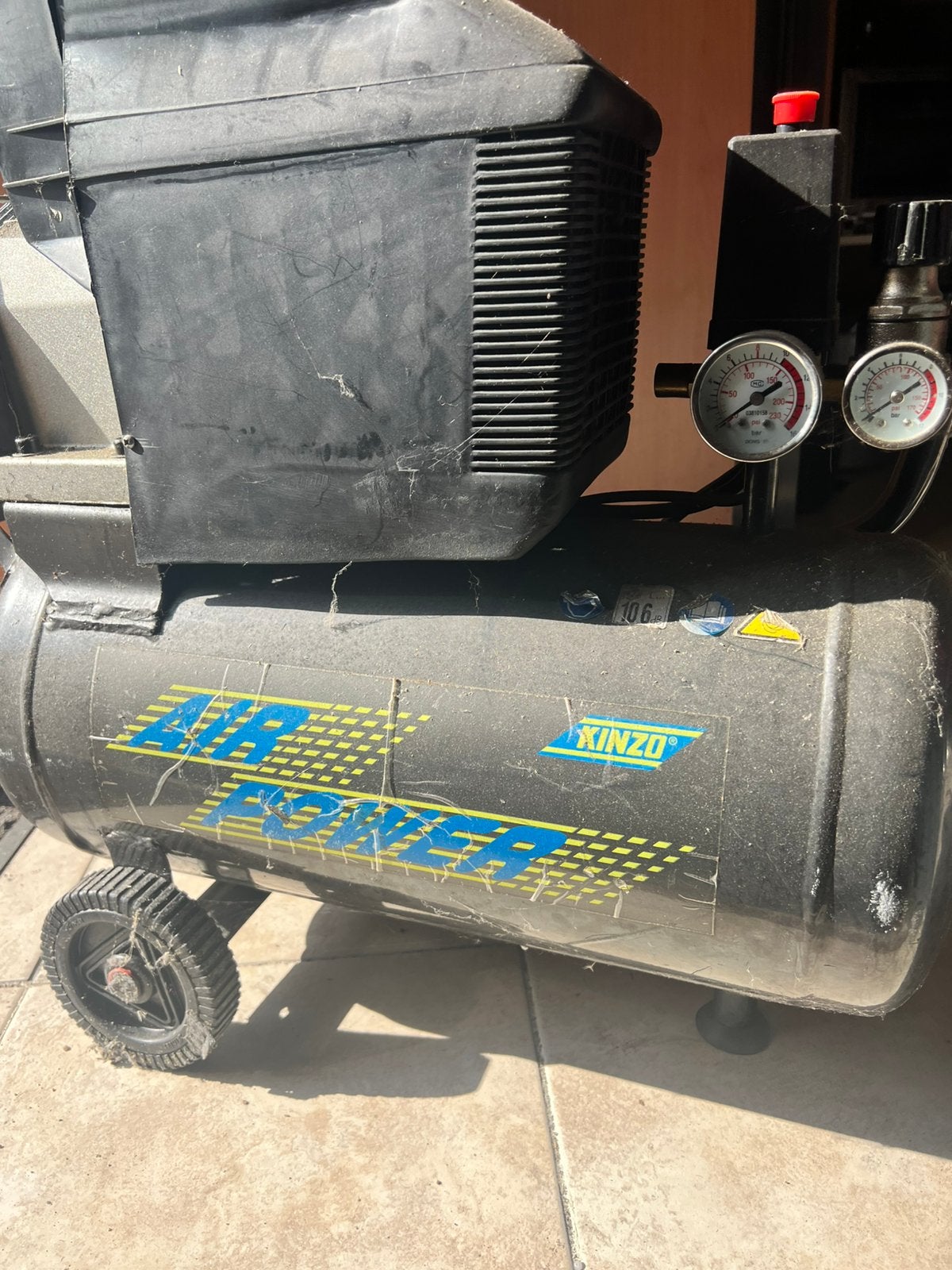 Kinzo compressor, Doe-het-zelf en Verbouw, Compressors, Minder dan 25 liter, Ophalen, Gebruikt, Minder dan 200 liter/min