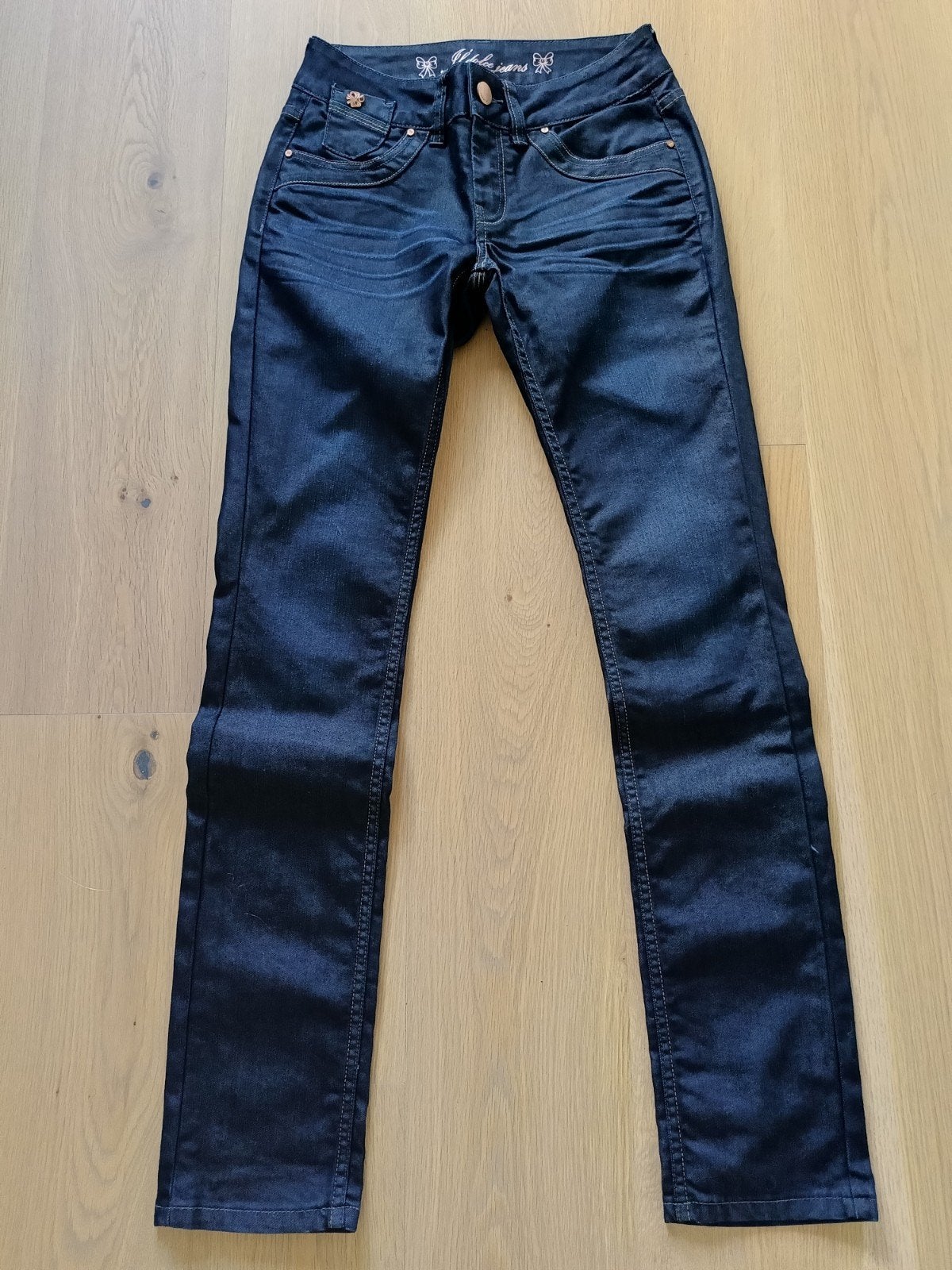 Donkerblauwe jeans met gouden details il dolce, Kleding | Dames, Blauw, M.O.D. Jeans, Ophalen of Verzenden, Zo goed als nieuw