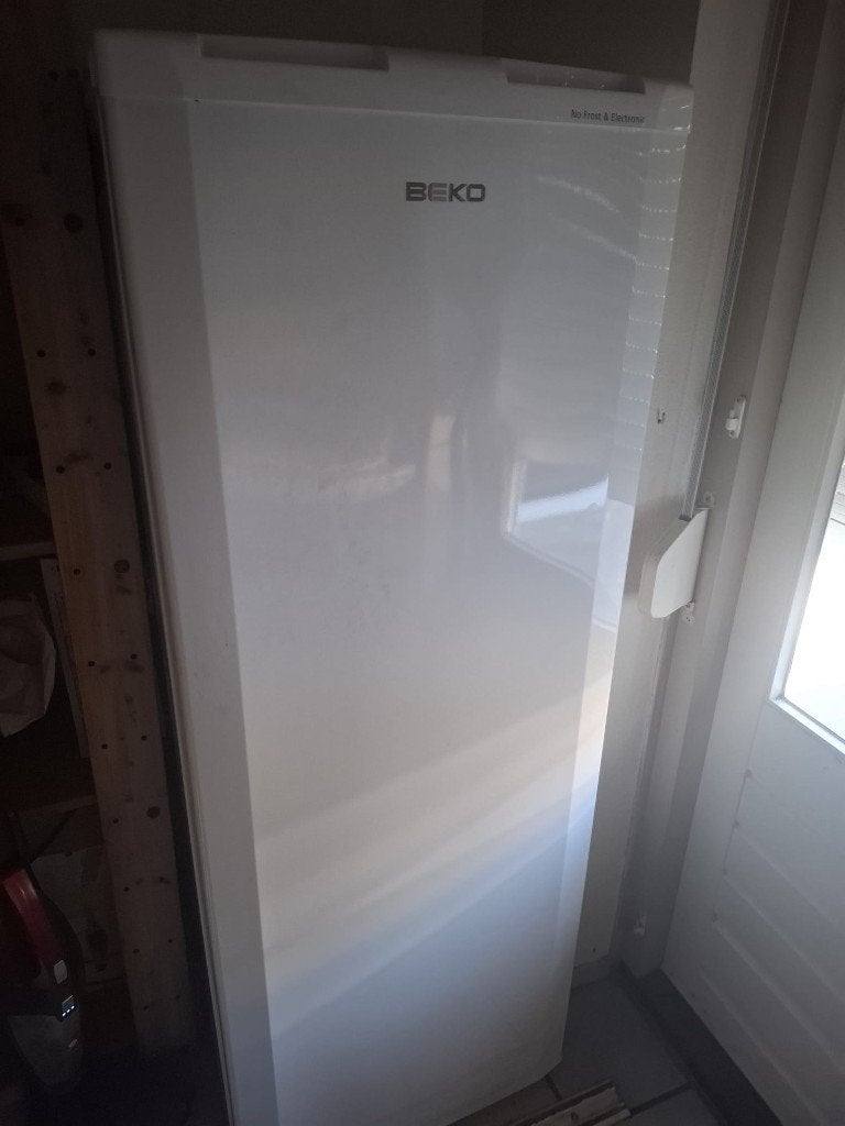 Diepvrieskast BEKO, Minder dan 60 cm, 160 cm of meer, Zo goed als nieuw, Vrijstaand