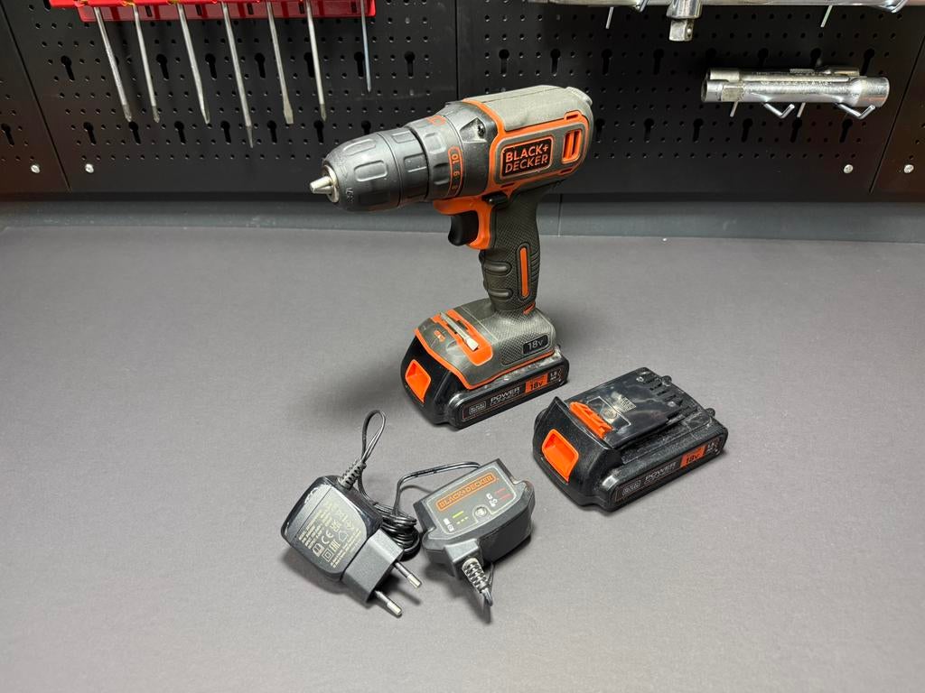 Black+Decker boormachine + extra accu en lader, Doe-het-zelf en Verbouw, Gereedschap | Boormachines, Ophalen of Verzenden, Zo goed als nieuw