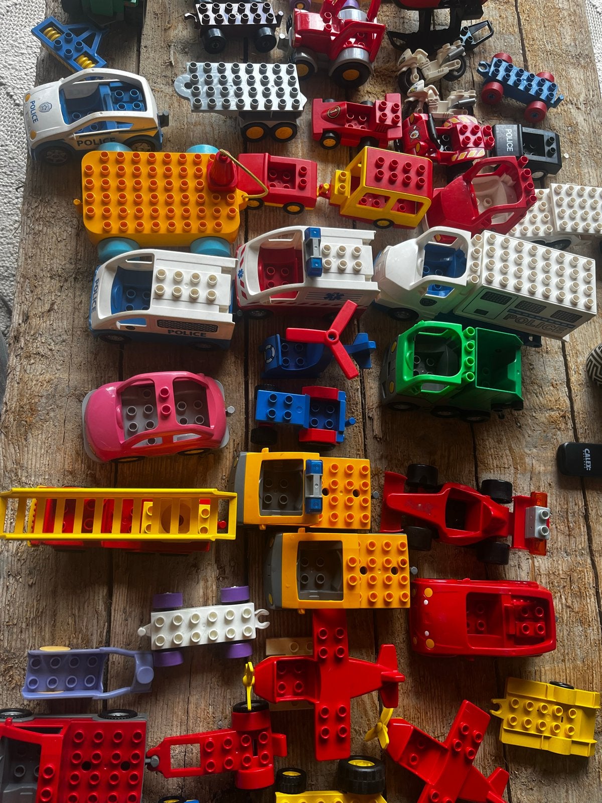 Grote partij LEGO Duplo met voertuigen, figuren en platen, Ophalen, Inclusief minifiguren, Gebruikt, Duplo