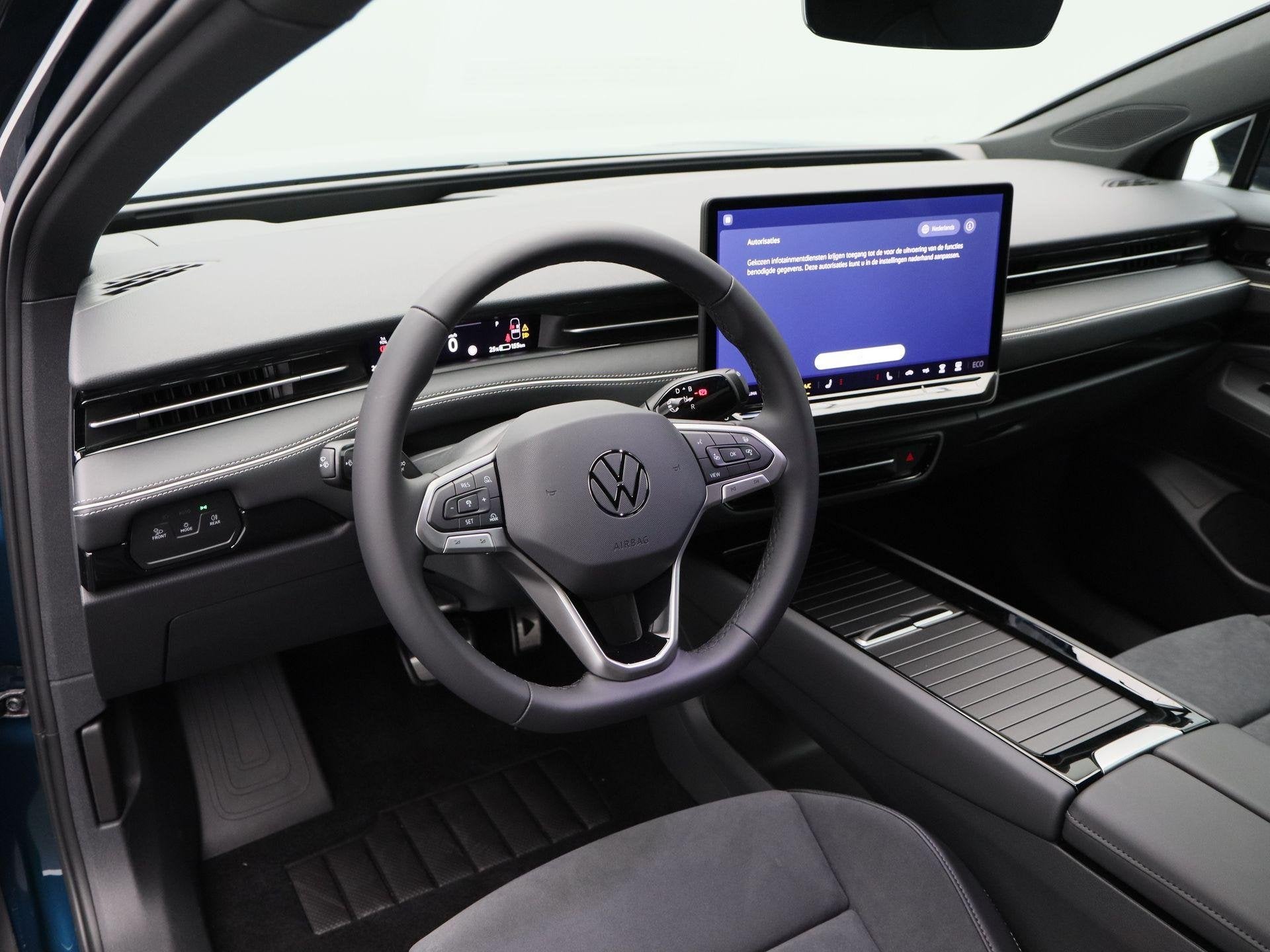 Volkswagen ID.7 Limited Edition Plus 86 kWh 286 PK | Trekhaa, 681 km, Achterwielaandrijving, Zwart, Blauw