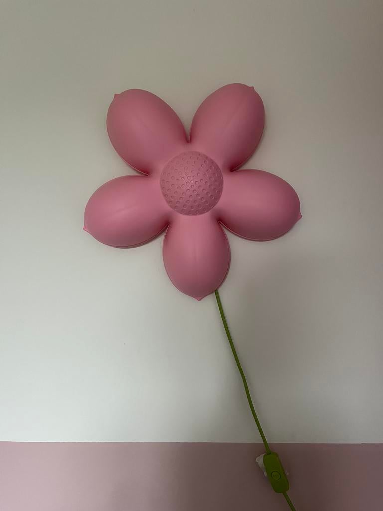 Ikea wandlamp bloem roze - Smila Blomma, Ophalen of Verzenden, Gebruikt, Kunststof
