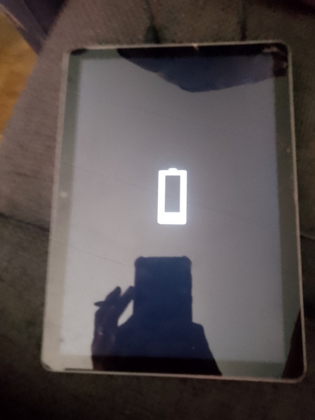 Apple iPad - Batterij leeg, scherm beschadigd, Computers en Software, Apple iPads, 10 inch, 32 GB, Apple iPad, Zwart