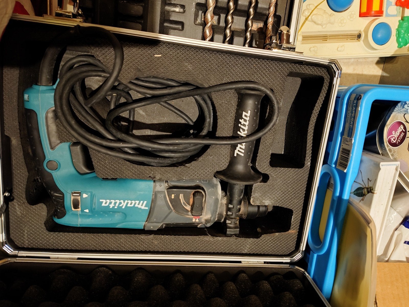 Makita HR2230 Hamerboormachine met koffer en SDS boren, Boor- en/of Breekhamer, Ophalen of Verzenden, Klopboormechanisme, Gebruikt
