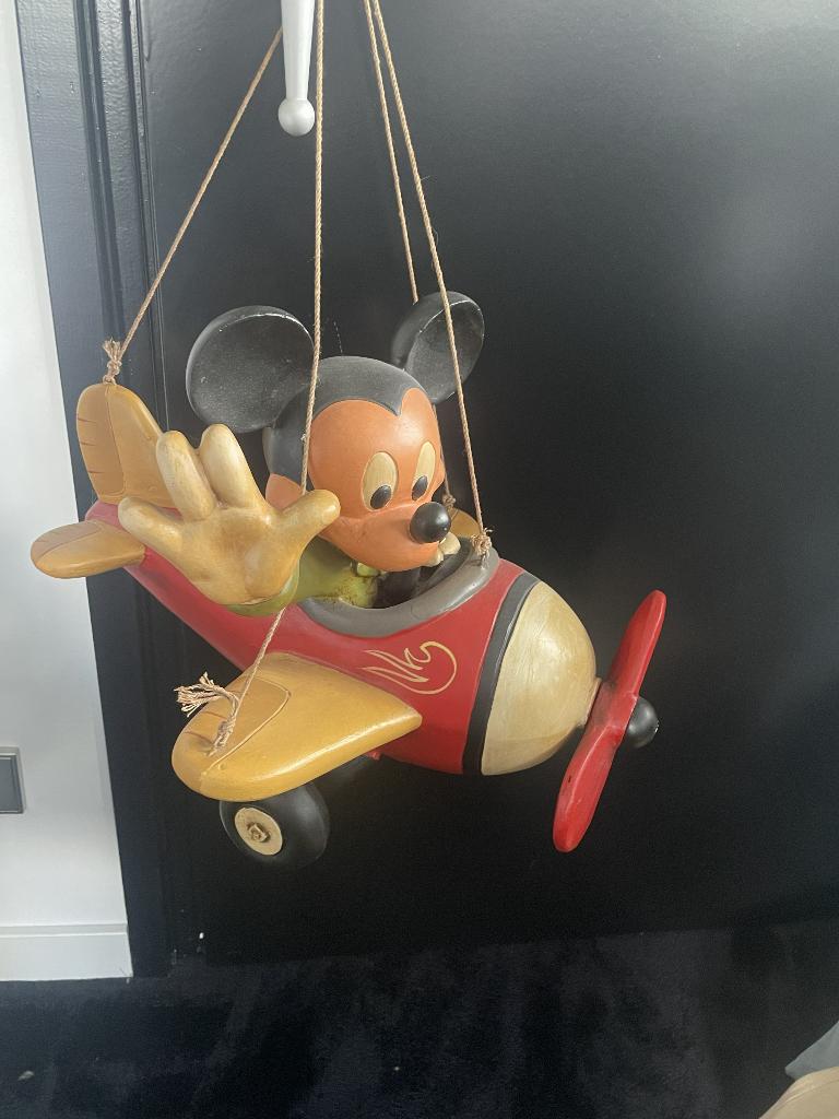 Mickey Mouse in vliegtuig, Verzamelen, Disney, Ophalen of Verzenden, Mickey Mouse, Zo goed als nieuw, Beeldje of Figuurtje