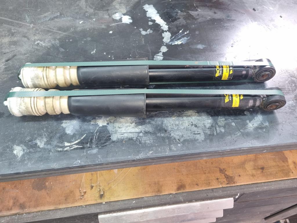 2x Audi a4 b8 Monroe schokbrekers, Ophalen of Verzenden, Gebruikt, Audi