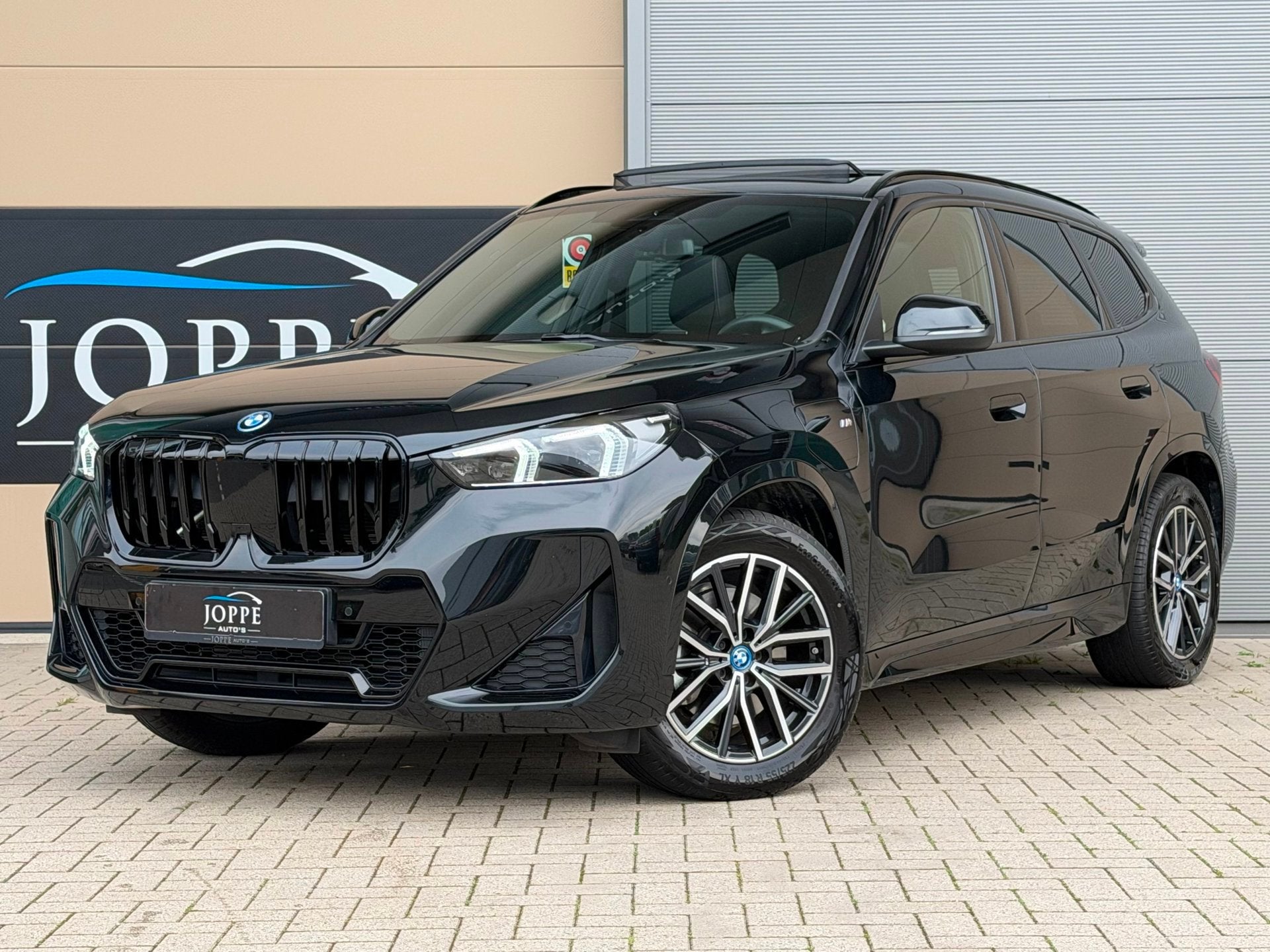 BMW X1 XDrive25e High Ex|M Sport|Pano|Leder|Shadow|, Auto's, Gebruikt, Zwart, Zwart, Hybride Elektrisch/Benzine