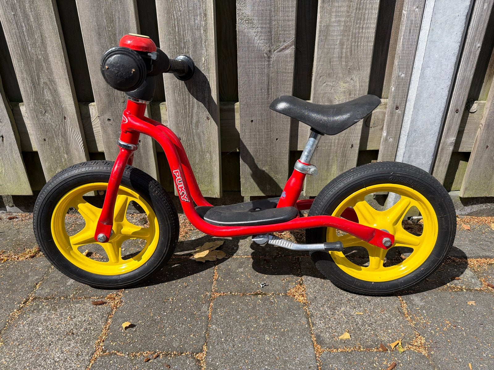 Puky loopfiets rood met gele wielen, Ophalen of Verzenden, Gebruikt
