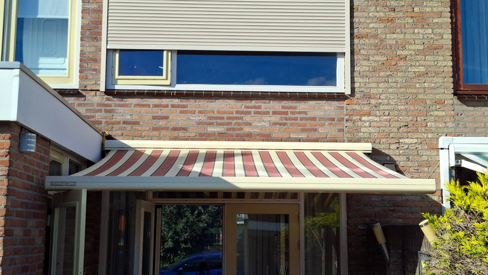 Brustor Knikarmscherm - 3m breed, 2.5m uitval, elektrisch, Ophalen, Elektrisch, Zo goed als nieuw, 150 tot 300 cm