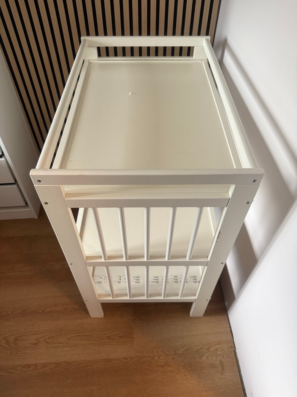 Witte commode met opstaande rand, Ophalen, Gebruikt, 50 tot 70 cm, 75 tot 100 cm