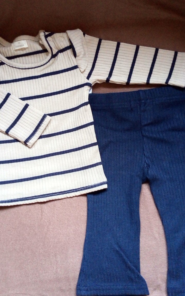 Babykleding, nieuw, beige/blauw setje + witte rompertjes, Kinderen en Baby's, Babykleding | Maat 68, Ophalen of Verzenden, Nieuw
