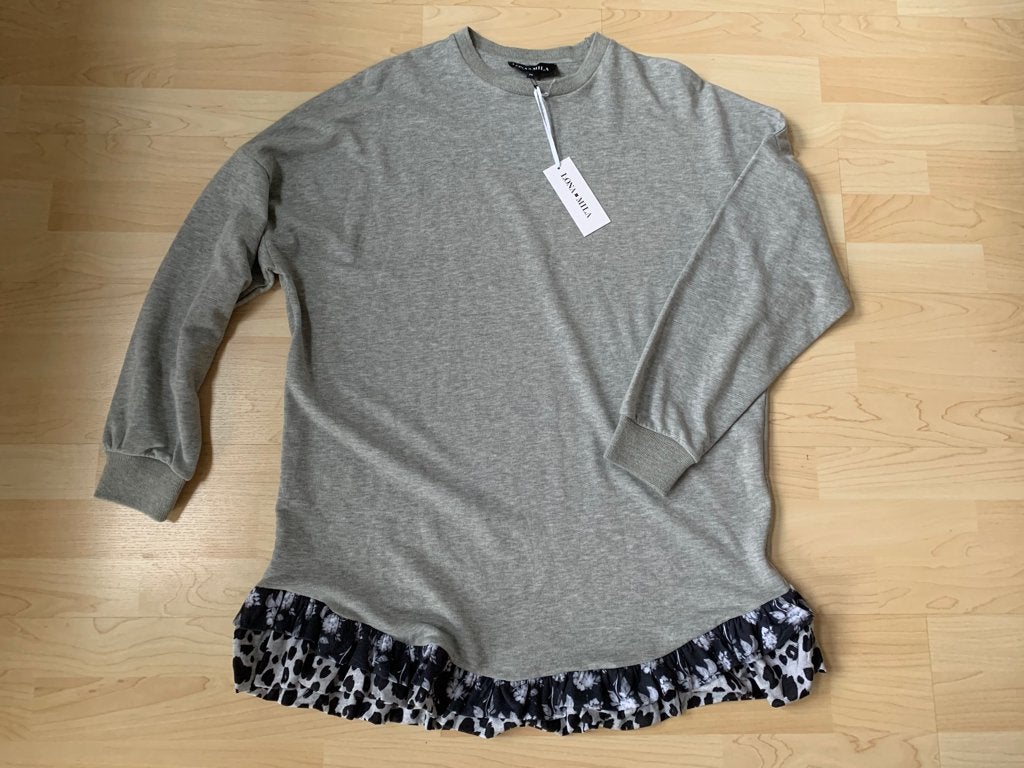 Lona Mila - Grijze jurk met mooie rand maat 36, Nieuw, Ophalen of Verzenden, Lona Mila, Maat 36 (S)