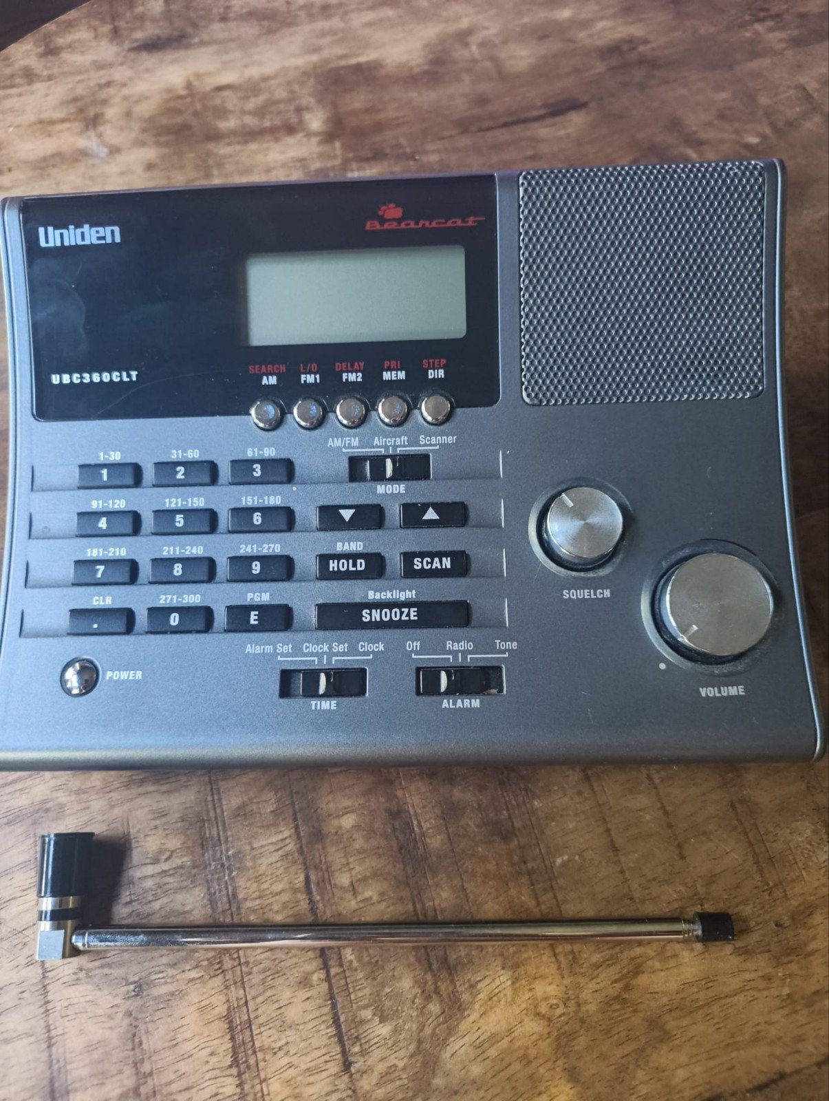 Uniden UBC360CLT Scanner - AM/FM Radio & Alarmklok, Ophalen of Verzenden, Zo goed als nieuw, 200 tot 500 kanalen