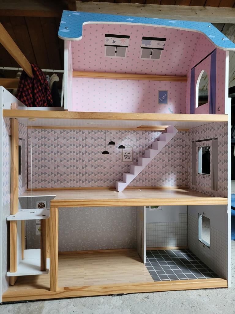 Groot houten poppenhuis (opknapper), Verzamelen, Poppenhuizen en Toebehoren, Ophalen, Gebruikt, Poppenhuis