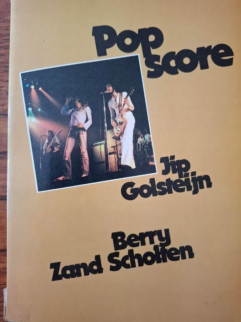Popscore: Interviews en Reportages over Popmuziek, Ophalen of Verzenden, Gelezen, Algemeen, Jip Golsteijn, Berry Zand Scholten