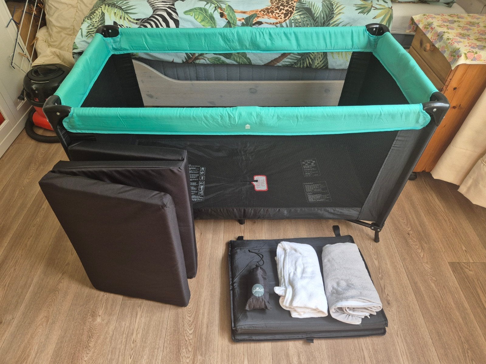 Campingbed incl matras, overtrekken en muskietennet, Ophalen of Verzenden, Zo goed als nieuw, Reisbedje