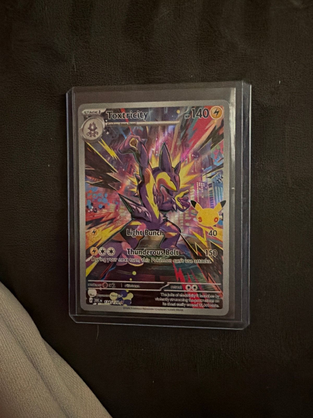 Toxtricity 134/128 Pokémon Celebrations Secret Rare, Ophalen of Verzenden, Zo goed als nieuw, Losse kaart, Foil