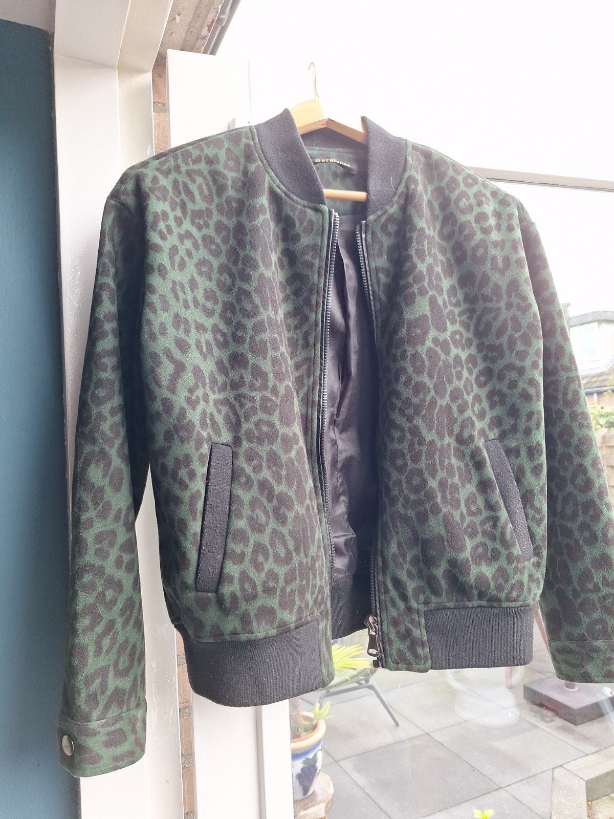 leuk bomberjack  met print mt s/m, Kleding | Dames, Ophalen, Zo goed als nieuw, Maat 36 (S), Groen
