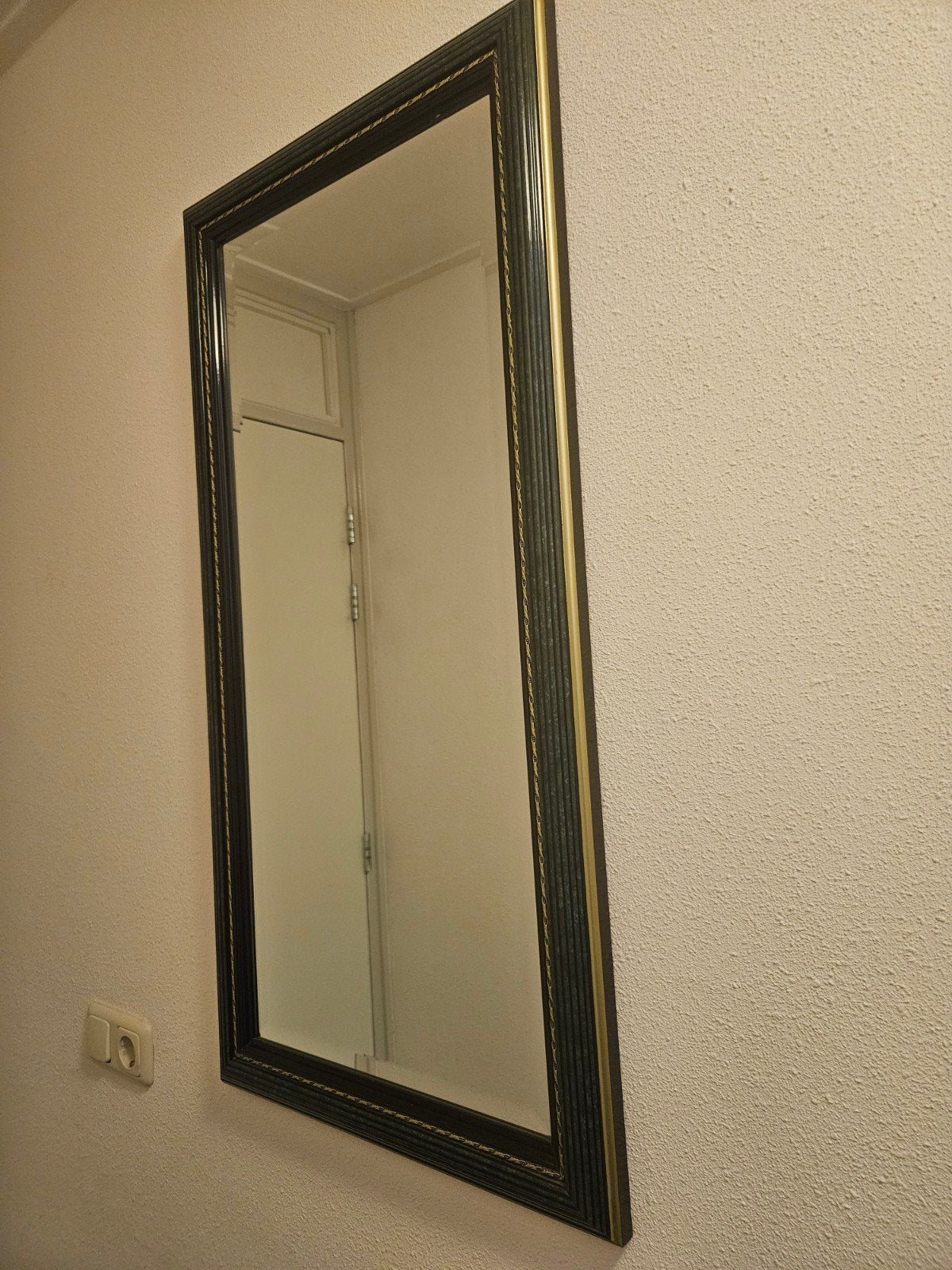 Grote spiegel met groene en gouden lijst, Huis en Inrichting, Ophalen, Zo goed als nieuw, Rechthoekig, 50 tot 75 cm
