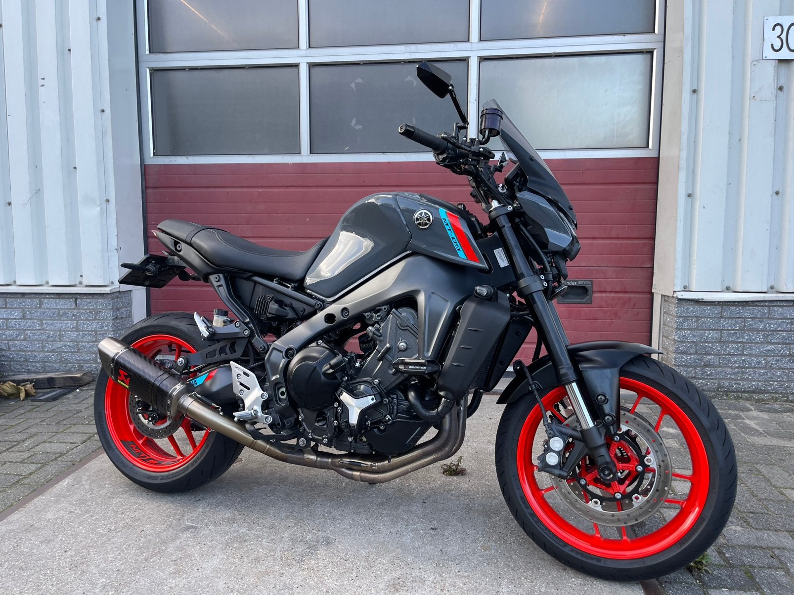 Yamaha MT-09 2021 Akrapovic, Motoren, Handvatverwarming, 3 cilinders, Particulier, Meer dan 35 kW