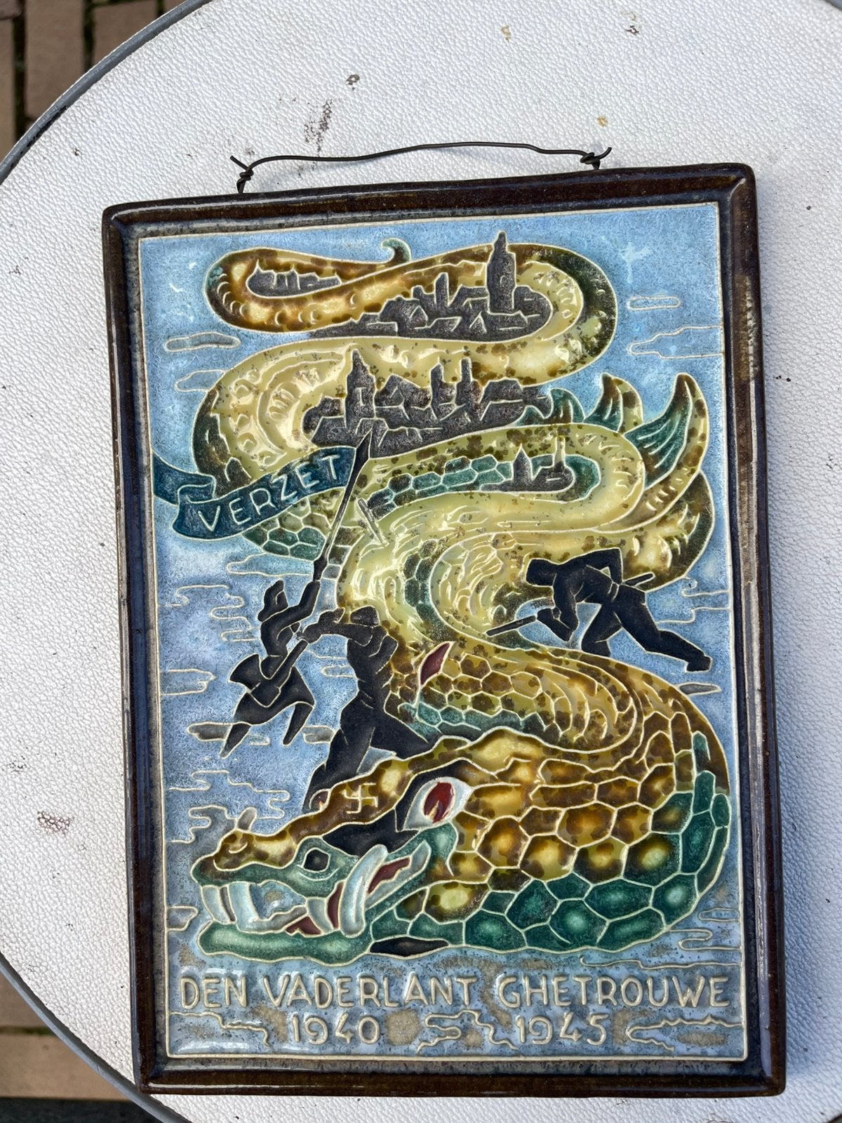 Zeldzame Cloisonne oorlogs tegel verzet  (1940-1945), Antiek en Kunst, Ophalen of Verzenden