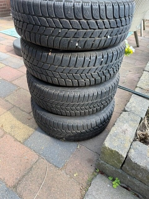 Set van 4 winterbanden (Pirelli), Auto-onderdelen, Banden en Velgen, Ophalen, Gebruikt, 15 inch, Band(en)