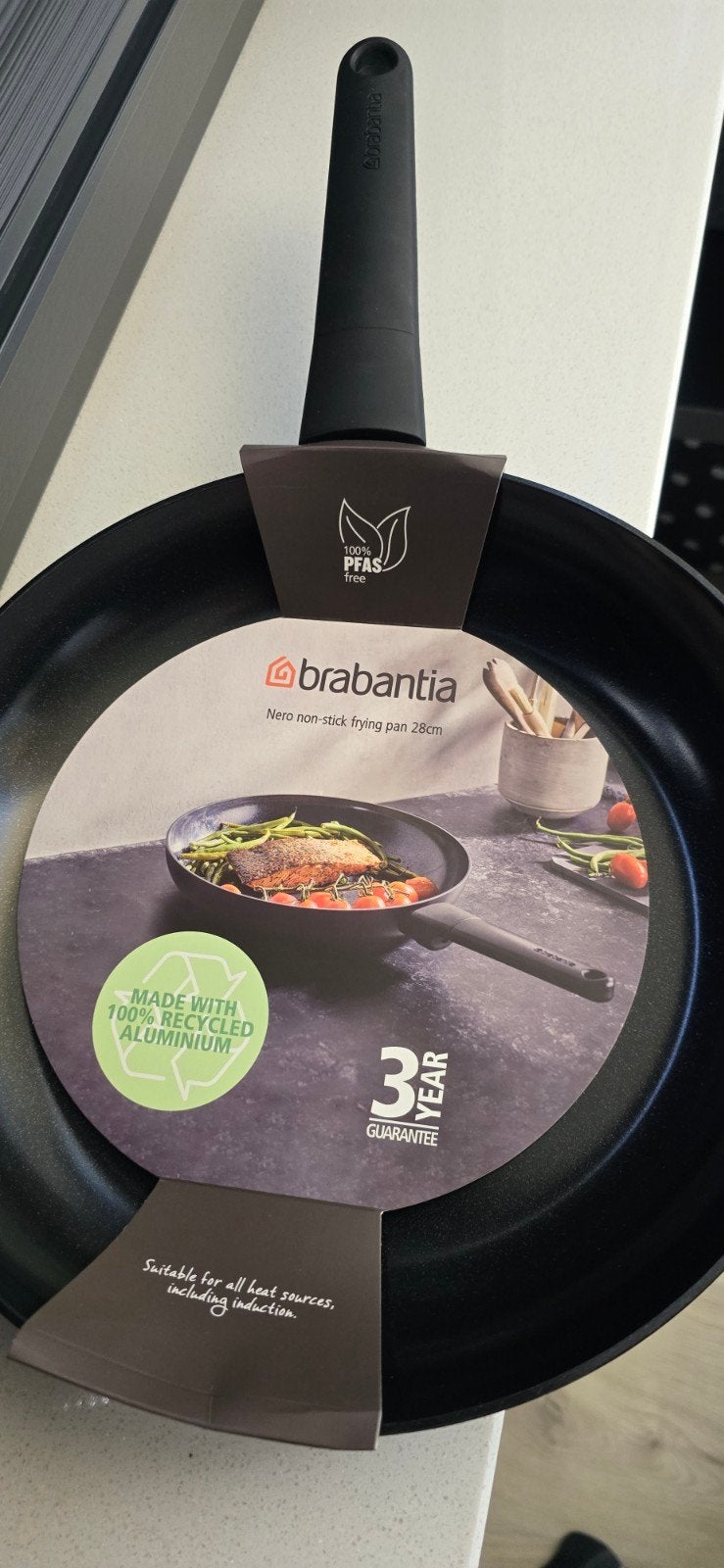 Brabantia Nero Koekenpan 28cm - PFAS-vrij, Inductie, Koekenpan, Antiaanbaklaag, Ophalen of Verzenden, Nieuw