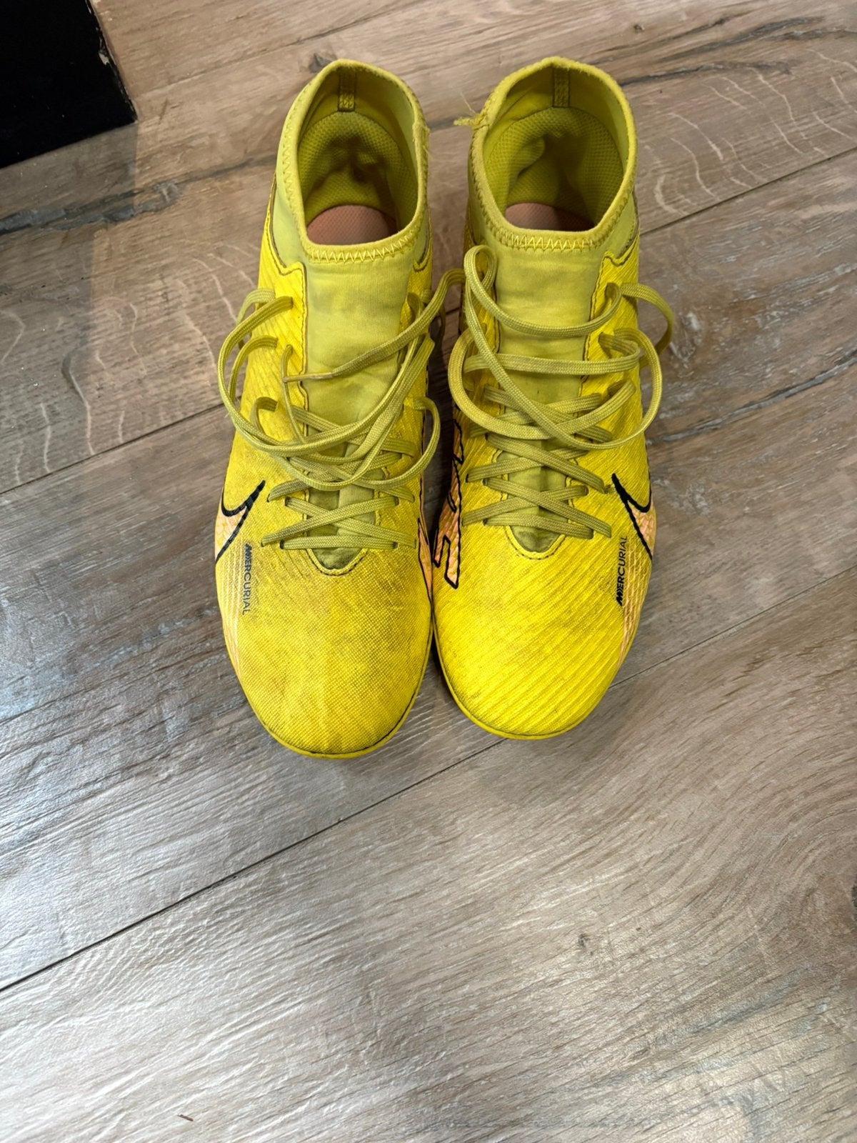 Gele nike voetbalschoenen, Gebruikt, Schoenen, Ophalen of Verzenden, Maat S
