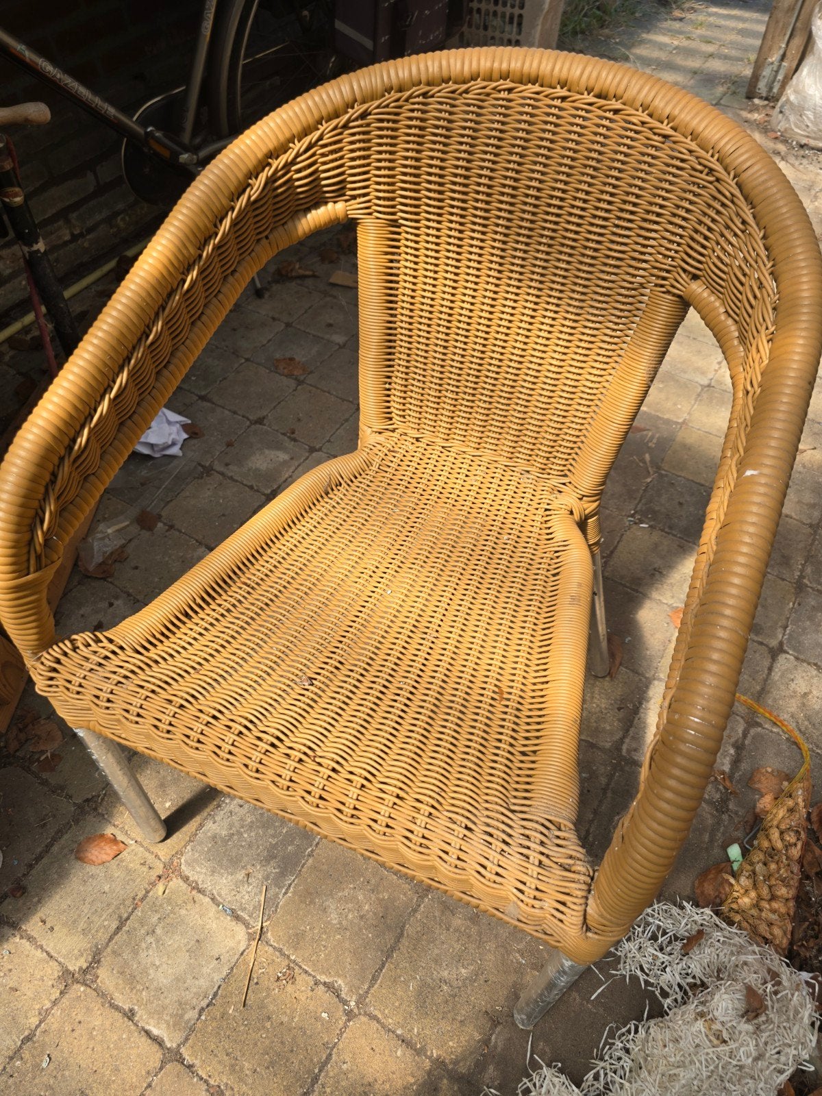 Rotan stoel met metalen poten 4 stuks beschikbaar, Ophalen, Gebruikt, Overige kleuren, Casual, Terras